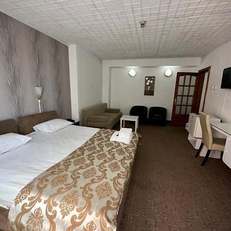 Darin Hotel Bucarest Esterno foto